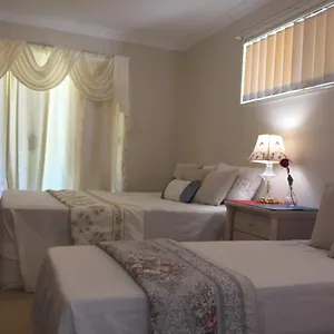 Guest house Theme Parks Amituofo Homestay, Gold Coast